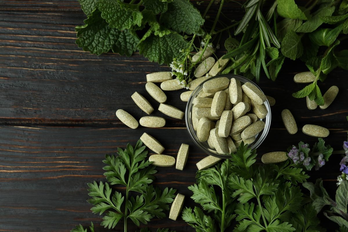 Natural herbal supplements containing berberine for blood sugar support
