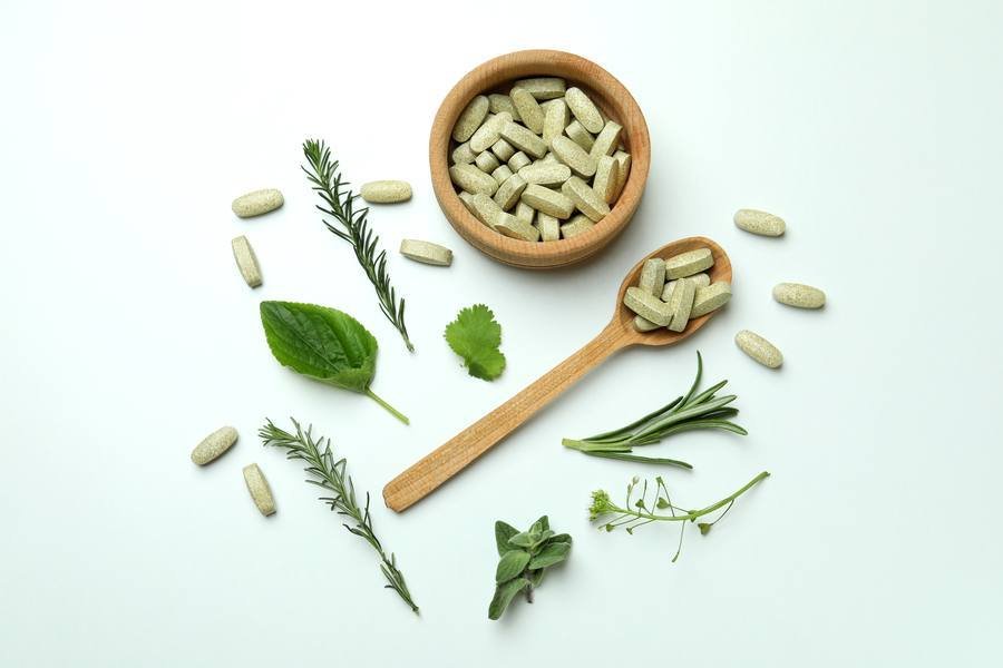 Natural herbal supplement capsules with botanical ingredients for sciatic nerve health