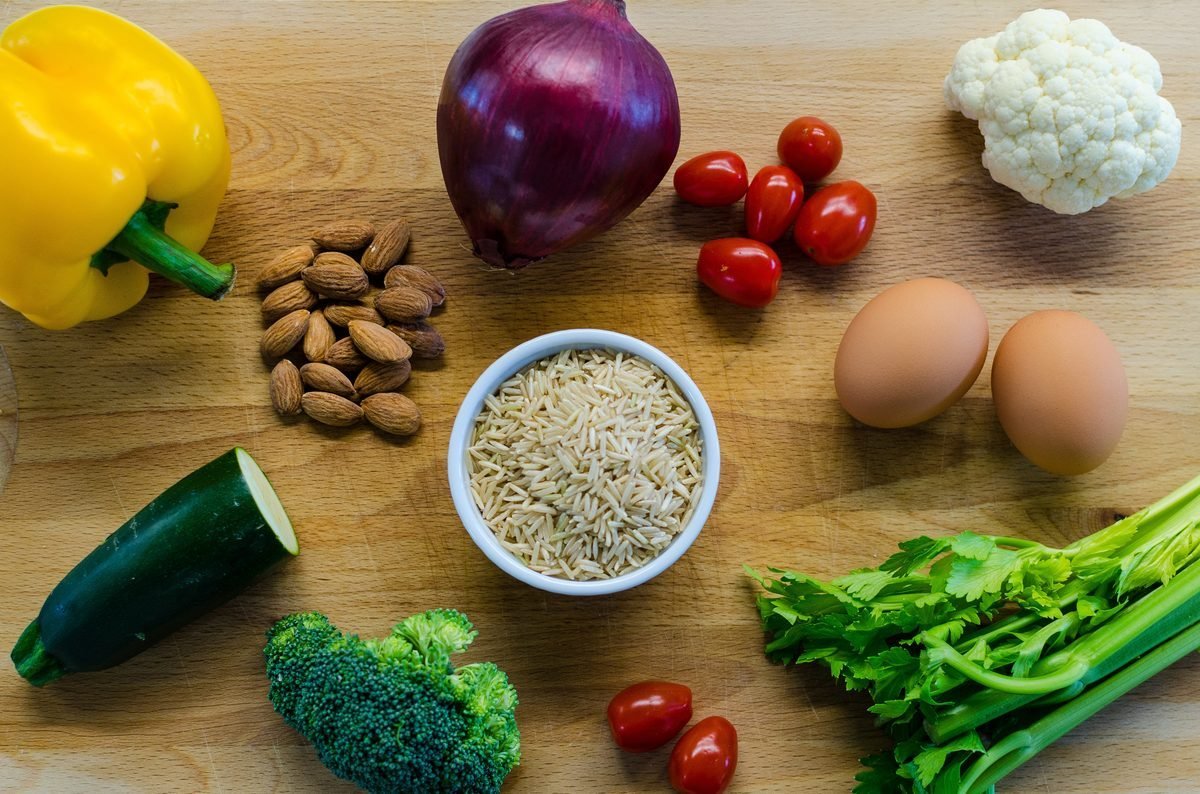 Healthy blood-sugar-friendly foods including vegetables, eggs, almonds and brown rice