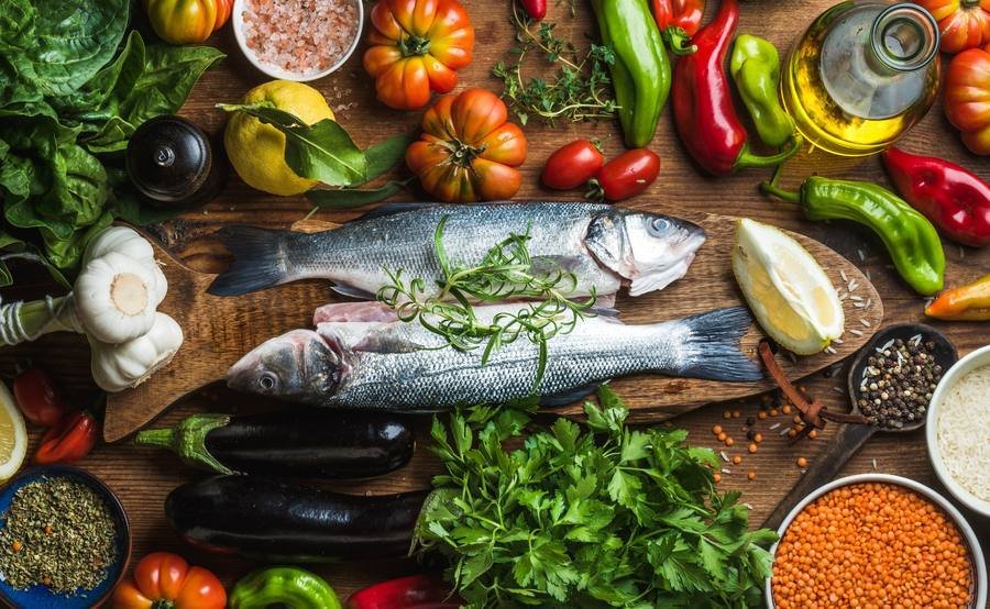 Fresh fish, vegetables and herbs — Mediterranean-style nutrition that supports hearing health
