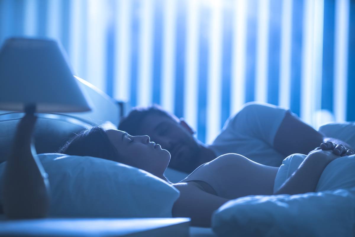 Couple sleeping well for blood sugar health